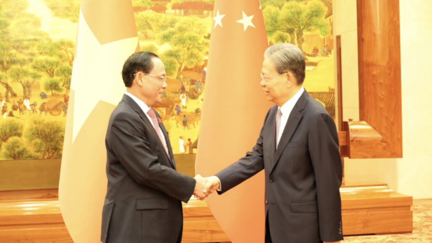 Vietnam, China pledge closer parliamentary cooperation